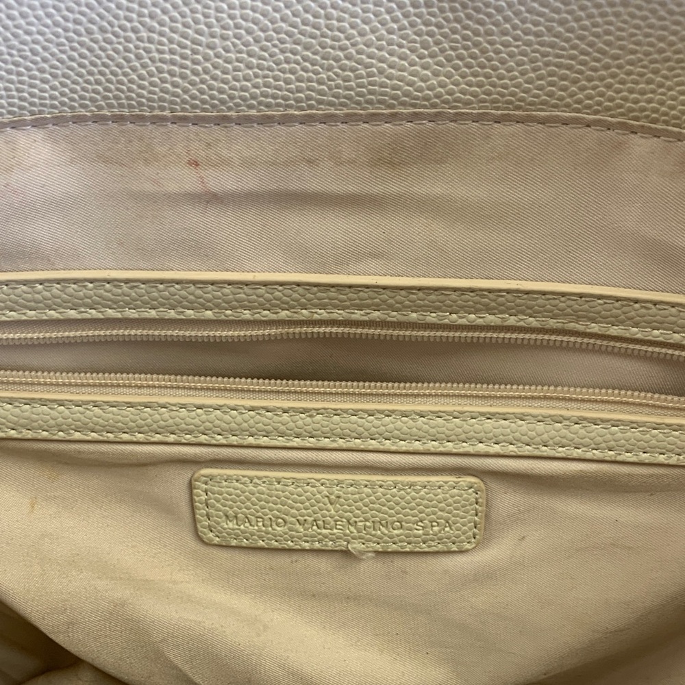 Mario Valentino Cream Shoulder Bag with Gold Chain - Picture 2 of 6